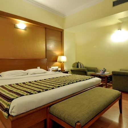 Hotel Royal Highness Amhedabad Dış mekan fotoğraf