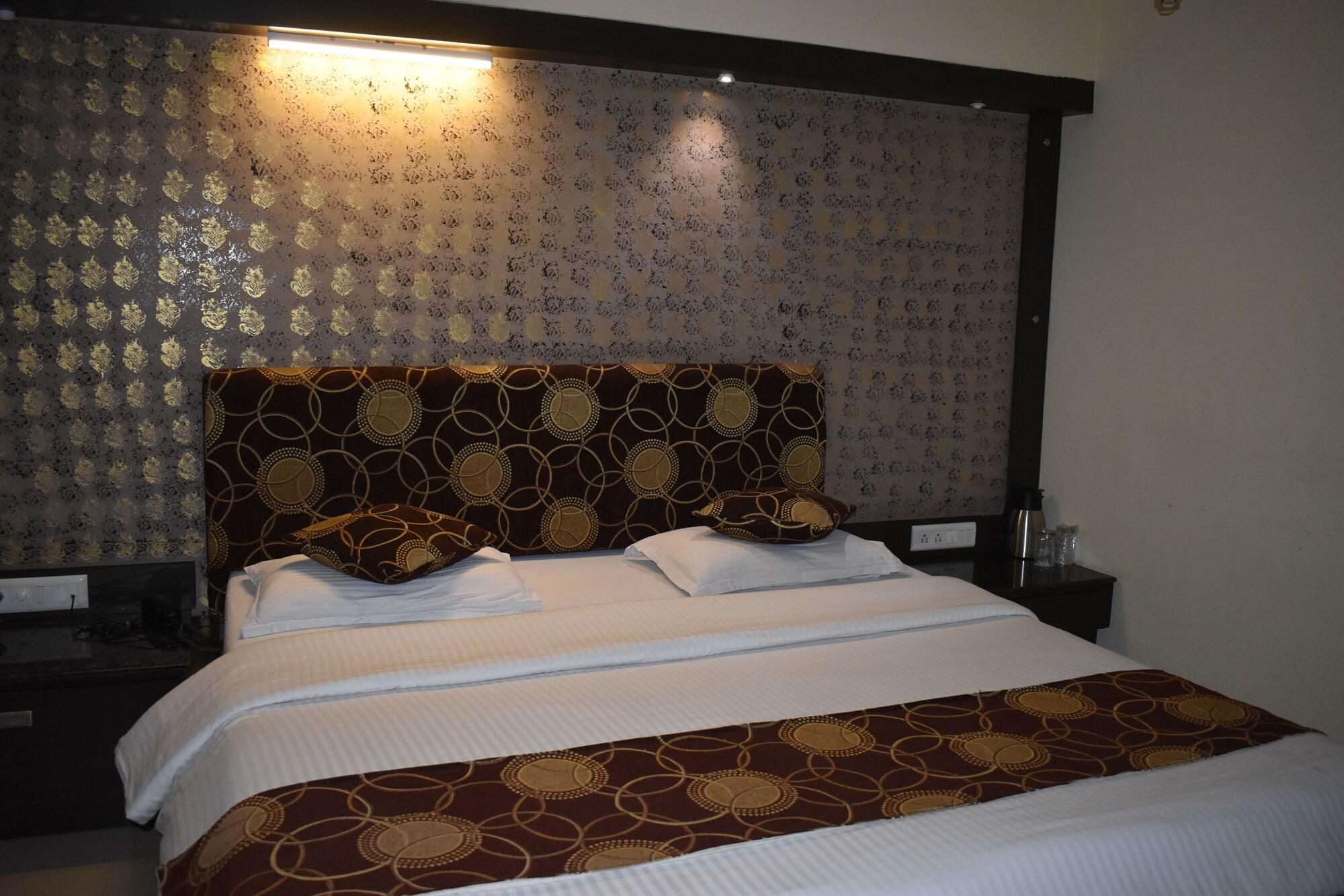 Hotel Royal Highness Amhedabad Dış mekan fotoğraf