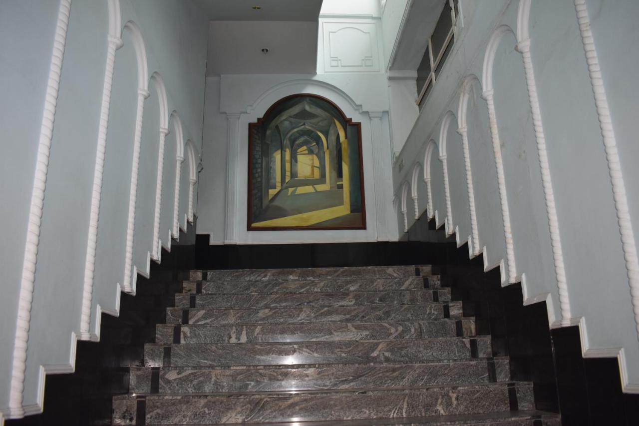 Hotel Royal Highness Amhedabad Dış mekan fotoğraf