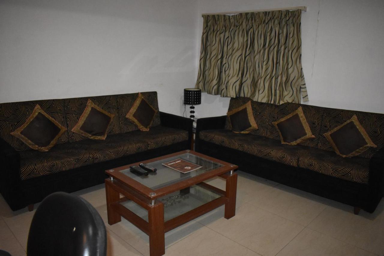 Hotel Royal Highness Amhedabad Dış mekan fotoğraf