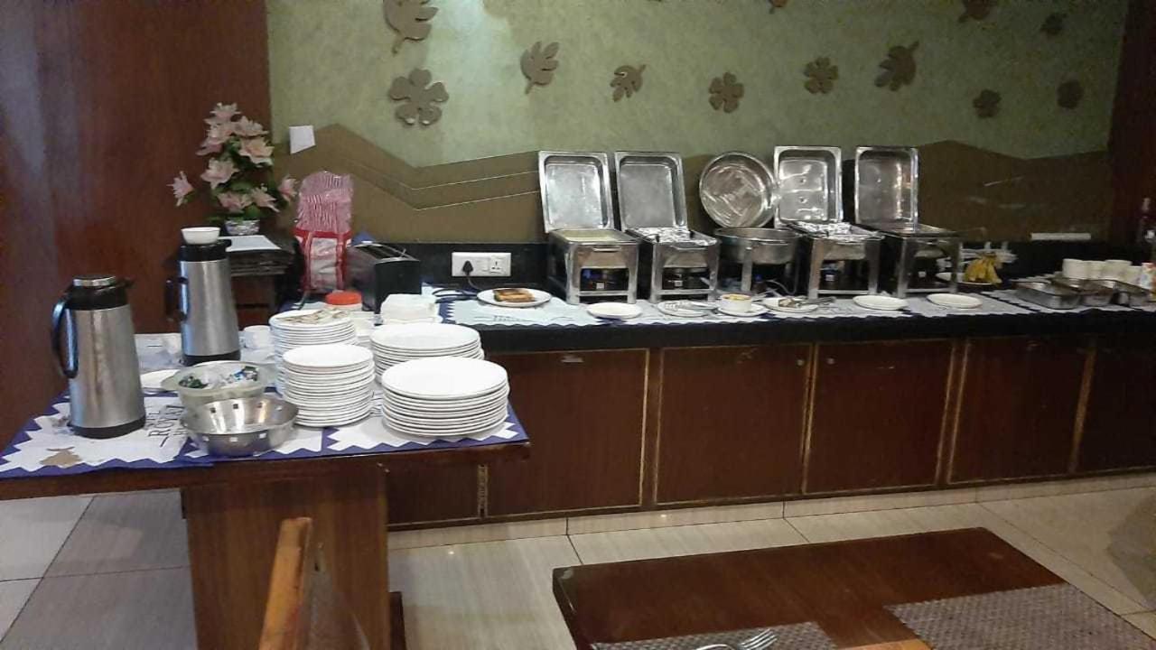 Hotel Royal Highness Amhedabad Dış mekan fotoğraf